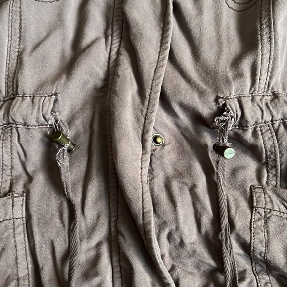 Lightweight jacket - Picture 2 of 5